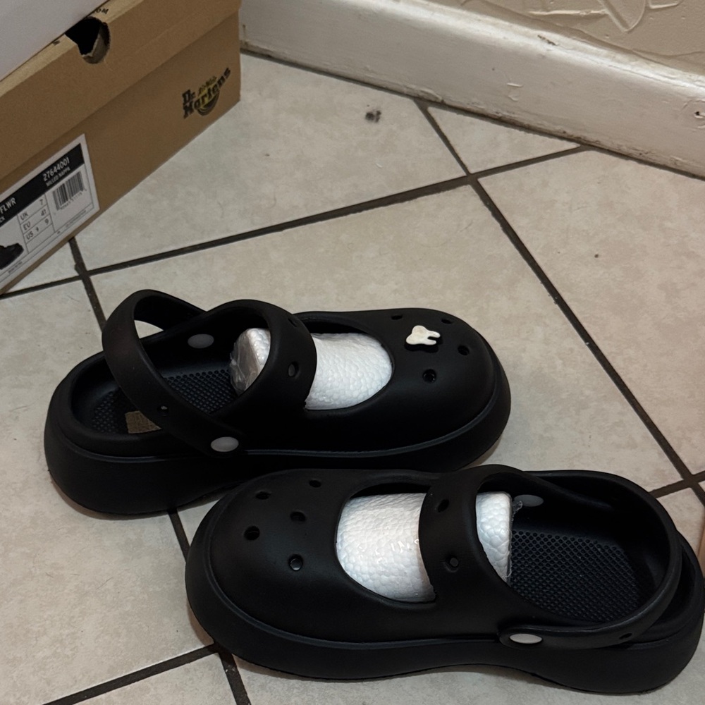 Black Sandals with Strap